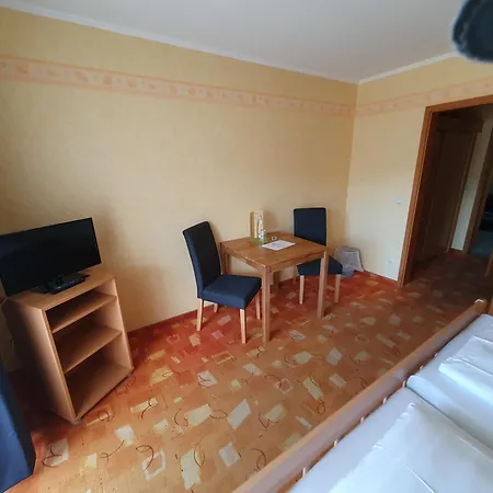 Brauner Hirsch Estalagem 2*